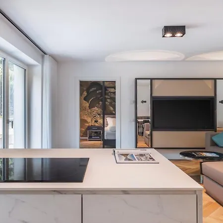 Palm Loggias Apartment