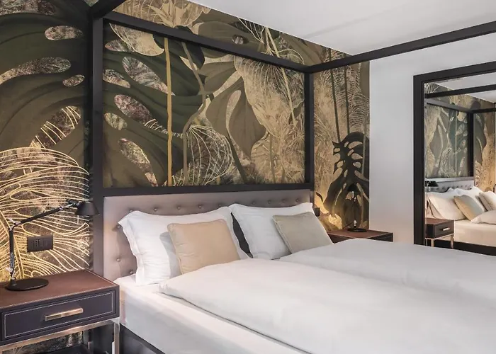 Palm Loggias Apartment *