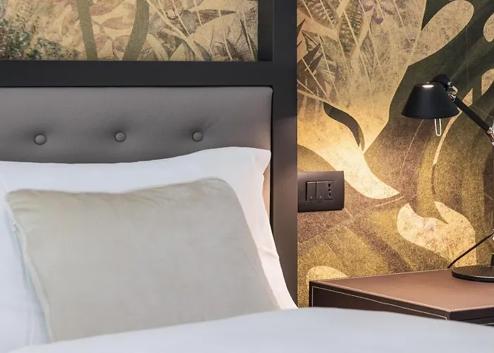 Palm Loggias Apartment *