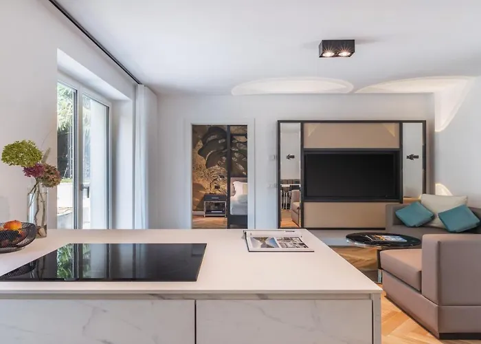 Palm Loggias Apartment