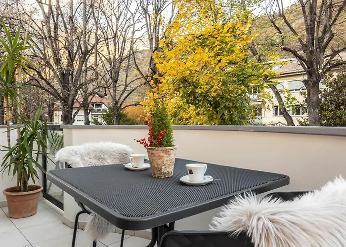 Palm Loggias Apartment *